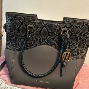 Mia K purse